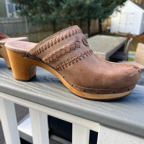 UGG Viveca heeled clog whipstitch leather shearling studded mule/clog Size 10 - Picture 6 of 9